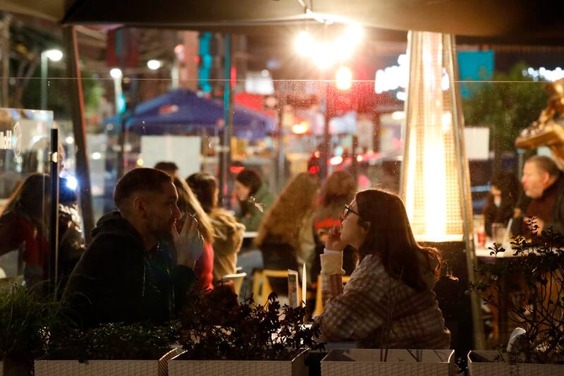 Restaurantes y bares pueden abrir. Créditos: ATON.