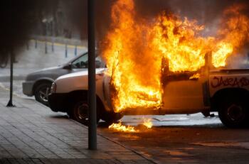 VIDEO | Saqueos y desmanes durante manifestaciones en el centro de Santiago