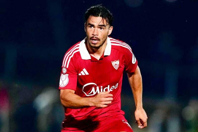El único chileno en cancha a la espera de la recuperación de Alexis. Foto: @gabrielalonso11