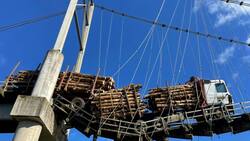 Ministerio de Obras Públicas anunció acciones legales por camión atrapado en puente en Carahue