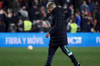No todo brilla en el Real Betis: Aseguran que jugador está indignado con Manuel Pellegrini