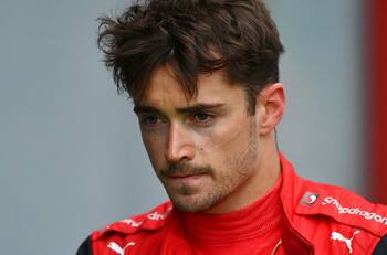 Charles Leclerc disparó contra Fernando Alonso: “Hay muchos jóvenes que se merecen ese lugar en F1”