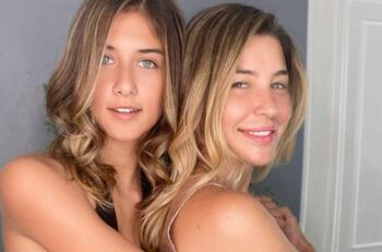 ¡Son iguales! Francisca Merino y su hija Amanda impactan con su parecido luciendo el mismo outfit: "¿Quién compartió ropa con la mamá?"