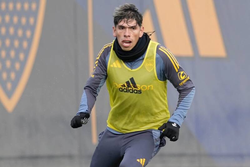 en entrenamiento con Boca Juniors. Foto: @bocajrs.