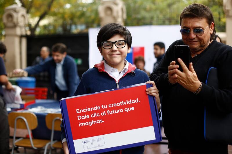 Tu hijo puede recibir el notebook gratis de Junaeb si cumple ciertas condiciones en relación a su tipo de establecimiento educacional.