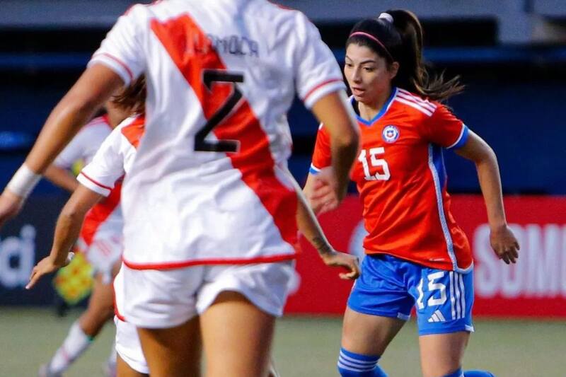 La chileno-canadiense en su estreno con La Roja, ante Perú en La Florida.