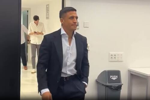 VIDEO | La pintaza con que Alexis Sánchez apareció en su presentación oficial