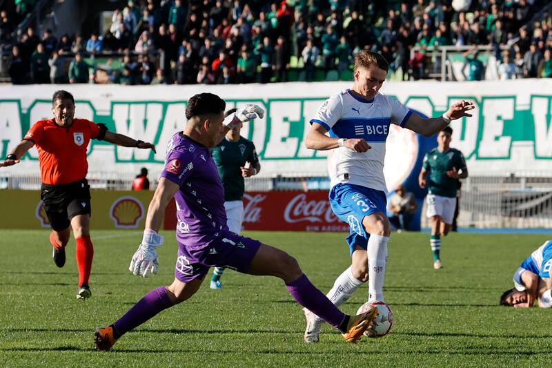 como futbolista en el duelo de la UC ante Santiago Wanderers por Copa Chile.