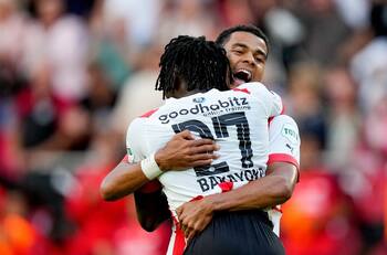 VIDEO l El blooper del fin de semana: el insólito autogol que favoreció a PSV Eindhoven