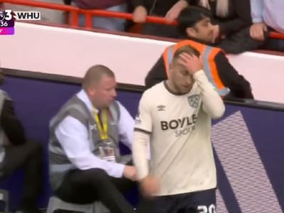 VIDEO: Iba a marcar el gol del año en la Premier League... pero su compañero se lo arruinó