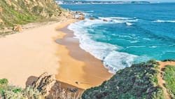 Aguas cristalinas y pozones aptos para baño en esta silenciosa playa del Litoral Central, ideal para terminar las vacaciones