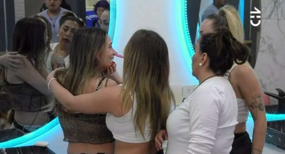 Alessia Traverso sufrió un percance en su detandura. Foto: CHV.