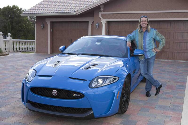 La pasión por Jaguar de Nicko McBrain