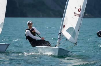 Gran resultado de velerista chileno Clemente Seguel en Holanda