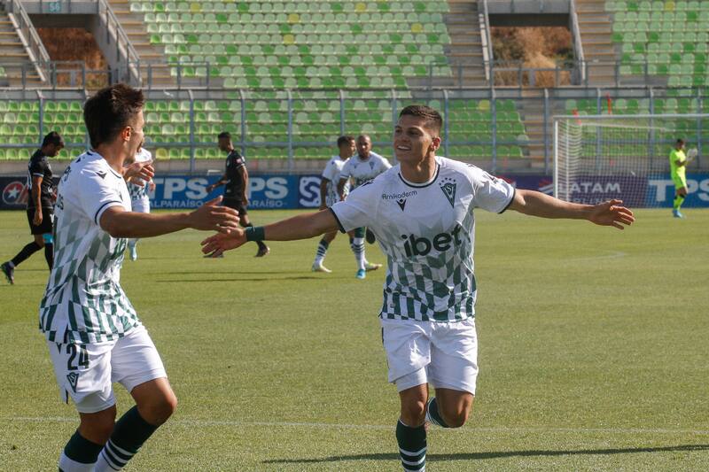Lucas Cepeda se formó en Santiago Wanderers y jugó allí hasta el año pasado, antes de partir a Colo Colo. (Foto: Aton)
