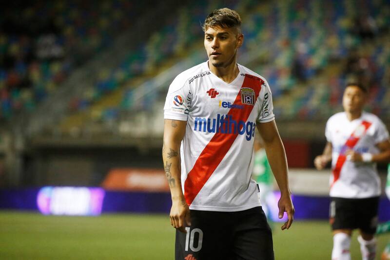 Yerko Leiva jugando por Curicó Unido. Foto: Agencia Aton.