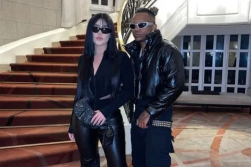 La pareja de cantante presume su amor por medios de las redes sociales y dedicándose canciones