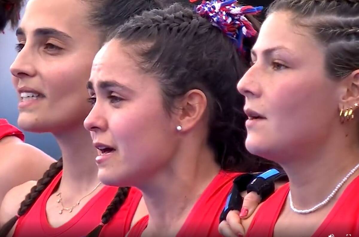 VIDEO | Emoción total: Así se cantó por primera vez el himno de Chile en el Mundial de Hockey Césped Femenino