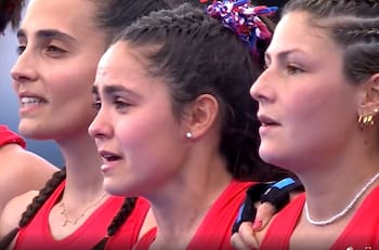 VIDEO | Emoción total: Así se cantó por primera vez el himno de Chile en el Mundial de Hockey Césped Femenino