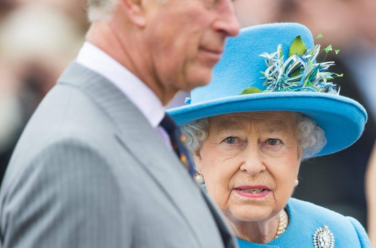 La Reina Isabel II, se mantiene bajo vigilancia médica tras confirmarse el segundo positivo por covid-19 del príncipe Carlos