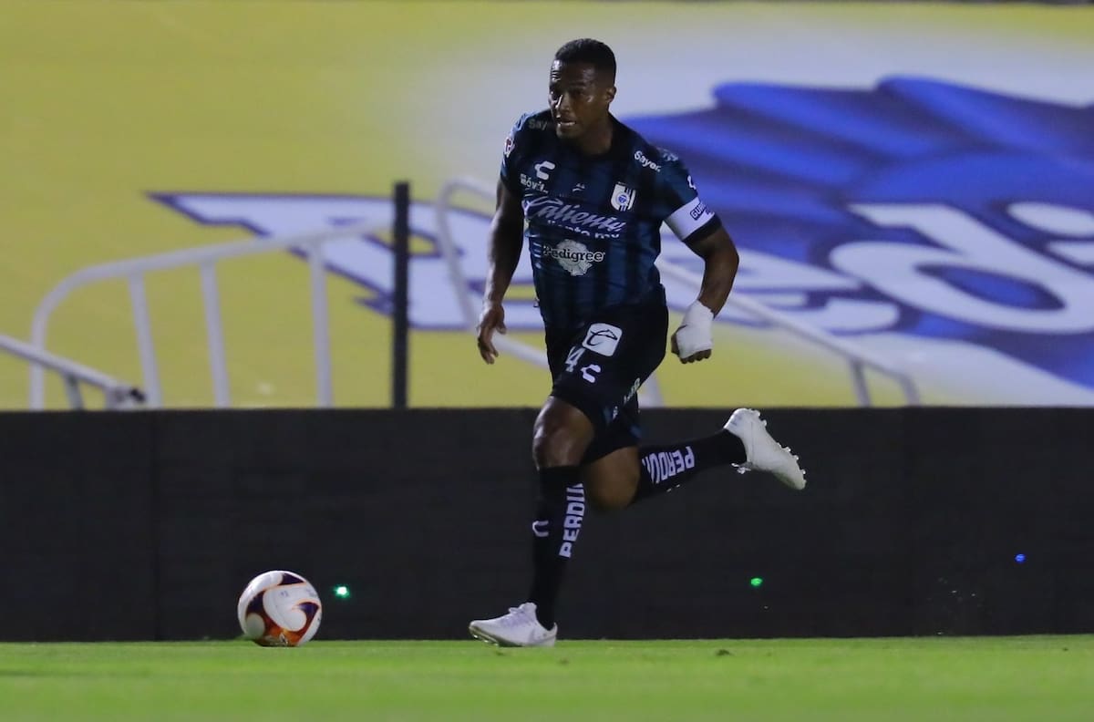 Antonio Valencia ve con buenos ojos la llegada de Raúl Jiménez al Manchester United