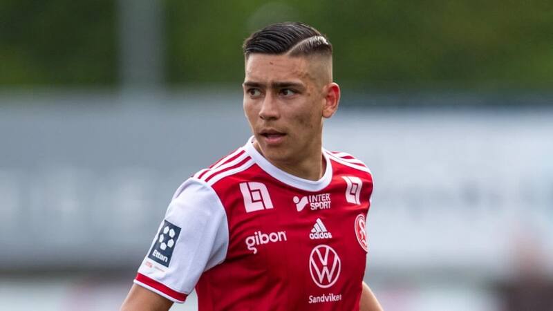 fichó por el Heerenveen de la Eredivisie.