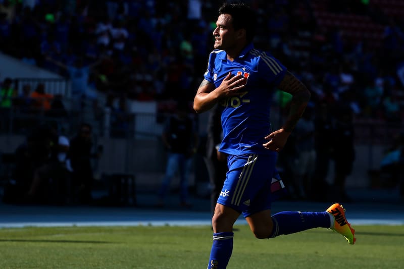 Charles Aránguiz en 2013 con la U.