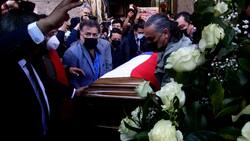 En el monumento a Salvador Allende y la pérgola: Así fue el masivo último adiós a Patricio Manns