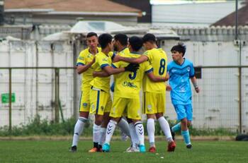 Exgoleador de la U se pondrá la corbata para volver a dirigir en club del fútbol chileno