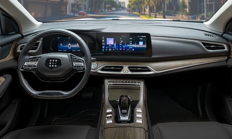 El cantante mostró su lujosa camioneta.