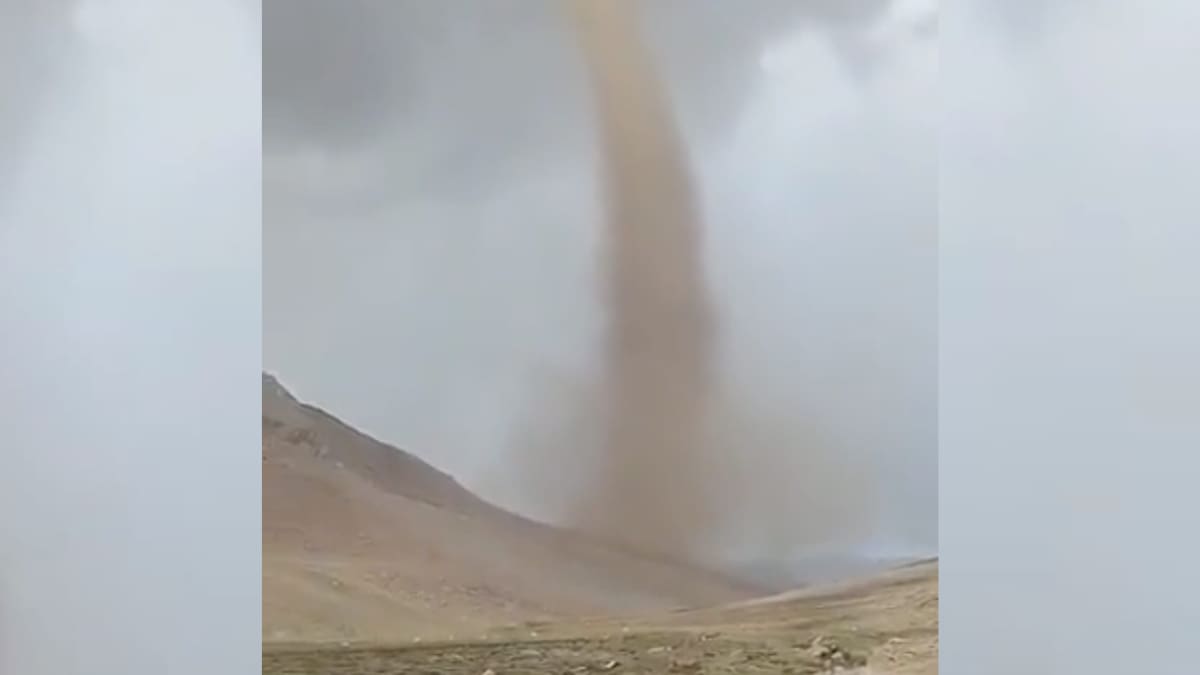 VIDEO | Registran remolino de arena de gran altura en Paihuano
