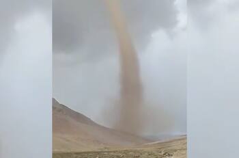 VIDEO | Registran remolino de arena de gran altura en Paihuano