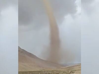VIDEO | Registran remolino de arena de gran altura en Paihuano