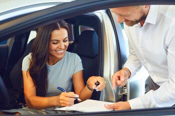 Quienes aparecen en este listado no podrán comprar o transferir un vehículo a su nombre