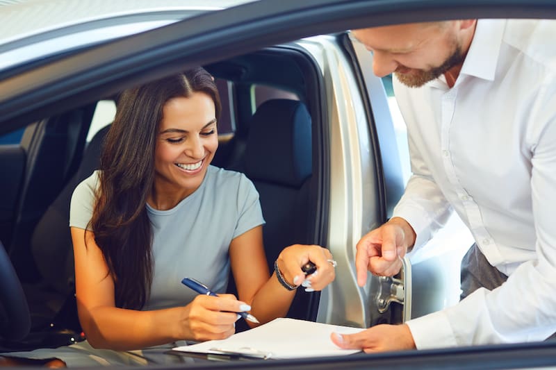Revisa porque no podrías poner a tu nombre un auto.