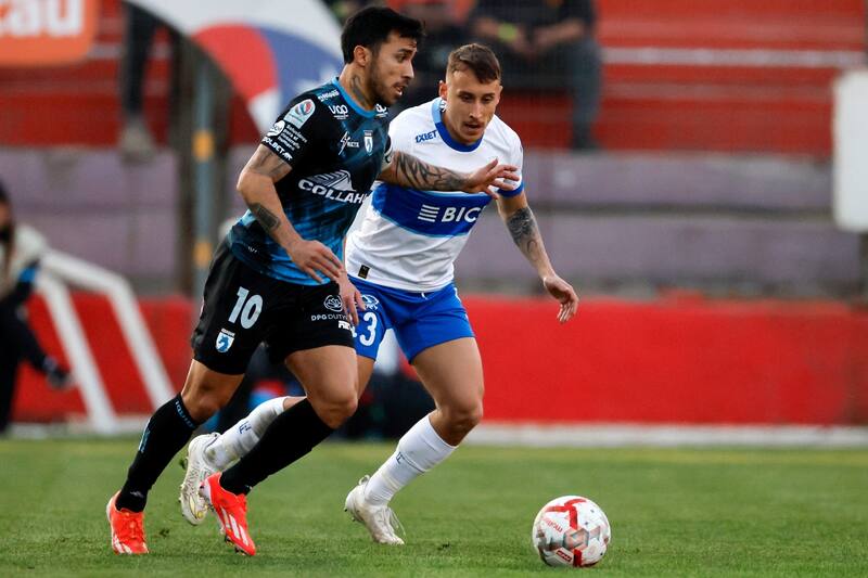 Francisco Arancibia marcando a Edson Puch en el partido de la UC ante Iquique
