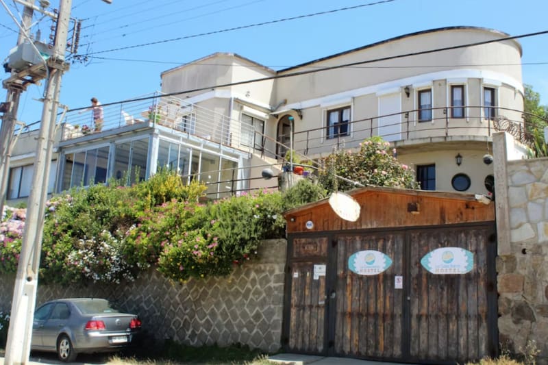 Hay habitaciones para hasta 5 personas, de acuerdo a lo que informan en el sitio web.
Créditos: La Casa Barco Hostel.