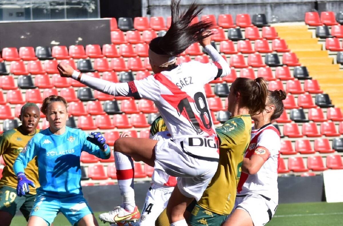 Titulares y goleadoras: mira cómo les fue a las chilenas por el Mundo este fin de semana