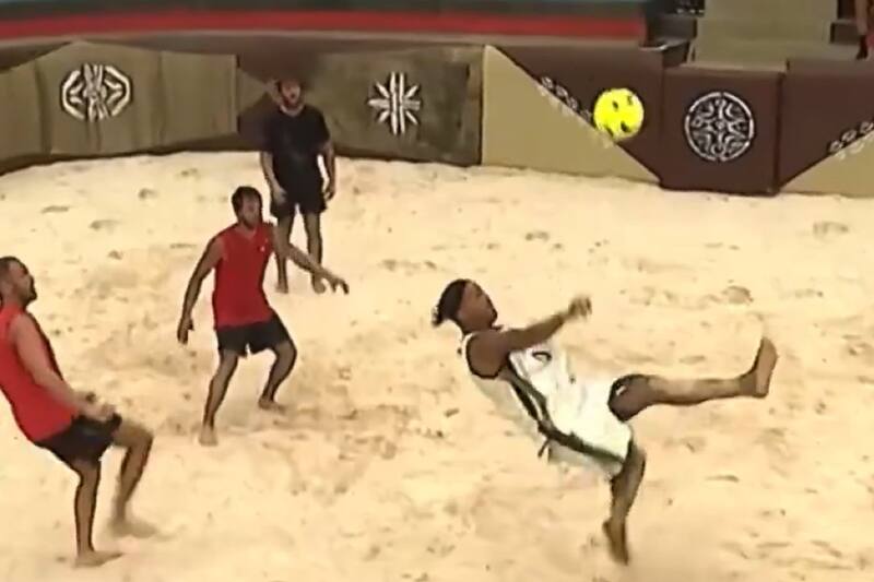 marcó un golazo de chilena en el fútbol playa.