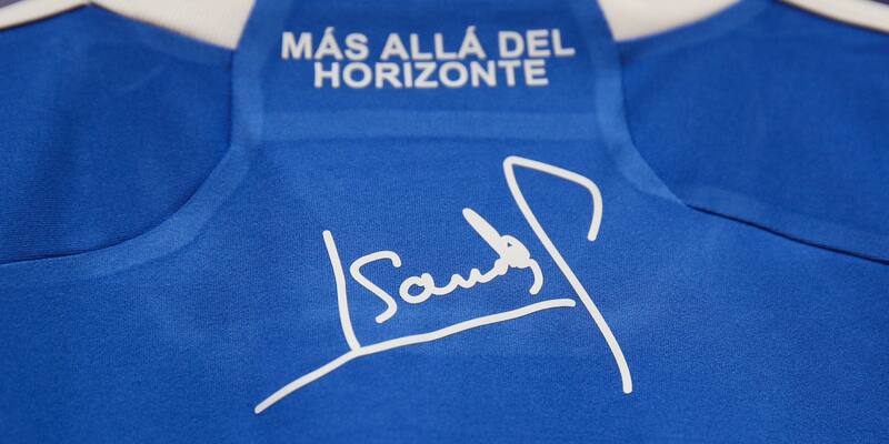 Camiseta de la U en homenaje a Leonel Sánchez / Redes U. de Chile