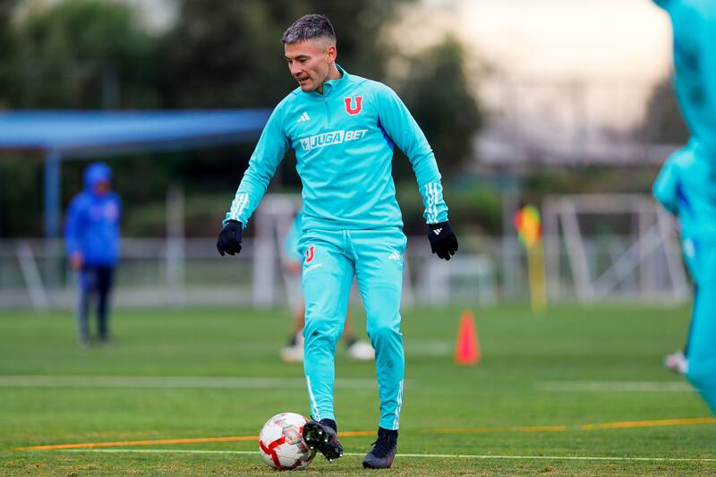Charles Aránguiz entrenando en la U.