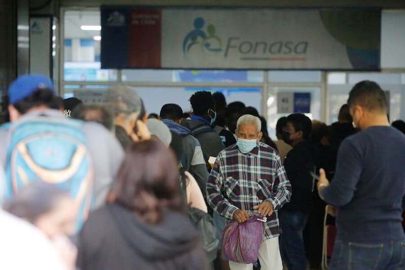 Todos los afiliados del Fondo Nacional de Salud están cubiertos con la Ley de Urgencia. Créditos: ATON.
