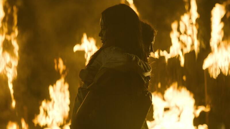 "Fuera de las Sombras" cuenta con la dirección de Timo Tjahjanto.