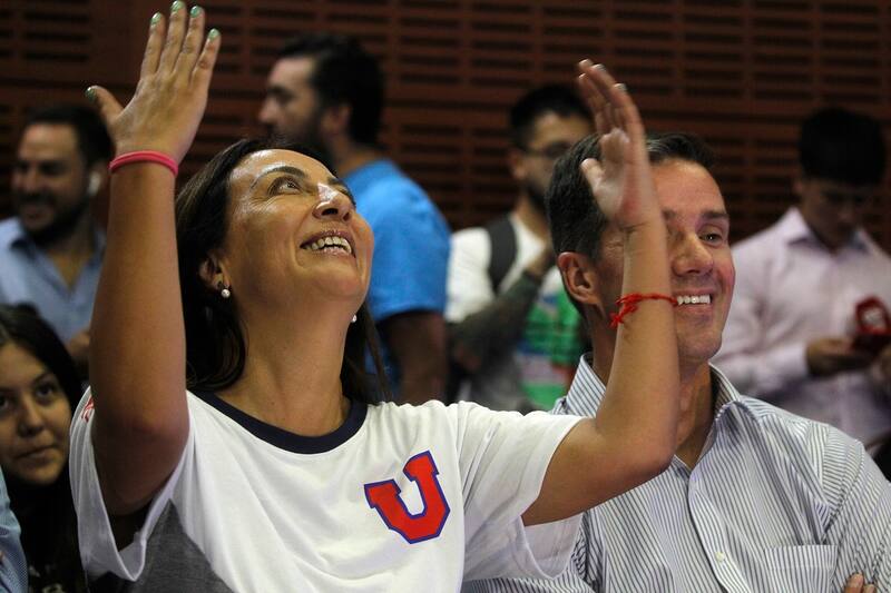 Cecilia Pérez y Michael Clark, dirigentes de Universidad de Chile.