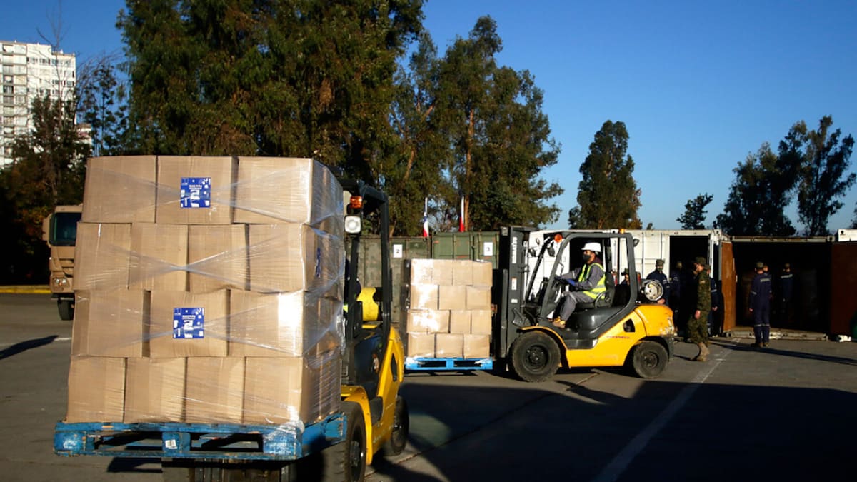 Encuesta Cadem: 81% de chilenos aprueba entrega de cajas de alimentos