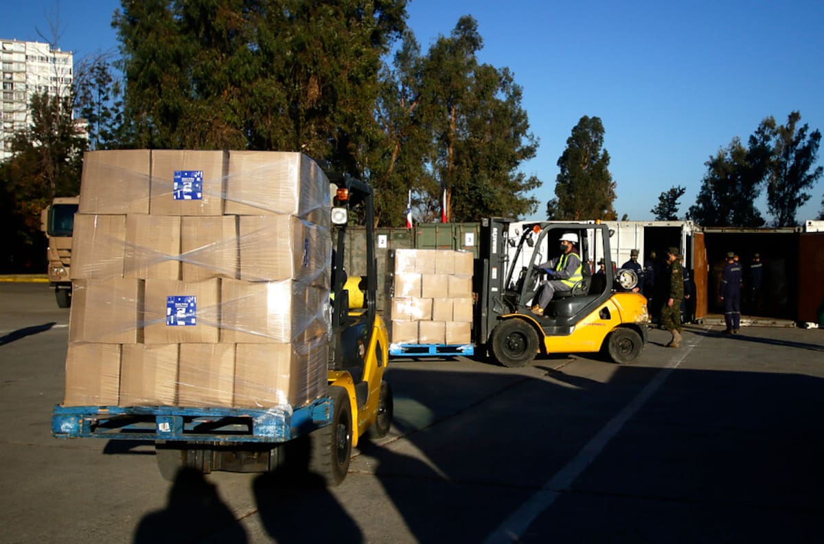 Encuesta Cadem: 81% de chilenos aprueba entrega de cajas de alimentos