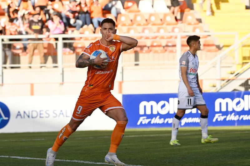 Fue operado y se perderá el resto de la temporada con Cobreloa. /Photosport