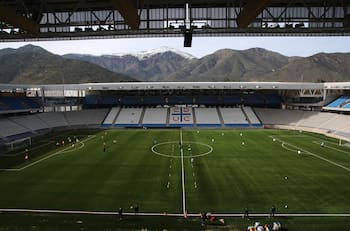 Copiando al Claro Arena: El otro estadio chileno que cambiará a pasto sintético para recibir conciertos