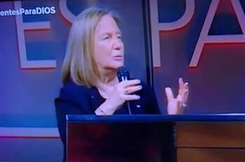 VIDEO | Terror en iglesia evangélica: Sujeto irrumpió con arma falsa en pleno sermón de pastora