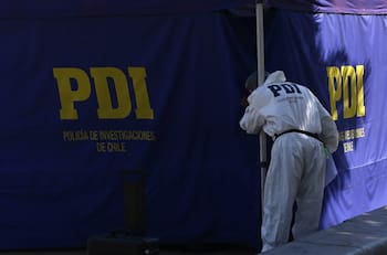 Encuentran cuerpo de un hombre muerto en plena calle del Persa Biobío: Se presume un asesinato